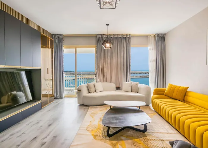 Water Surrounded Beautiful 2Br Apartment