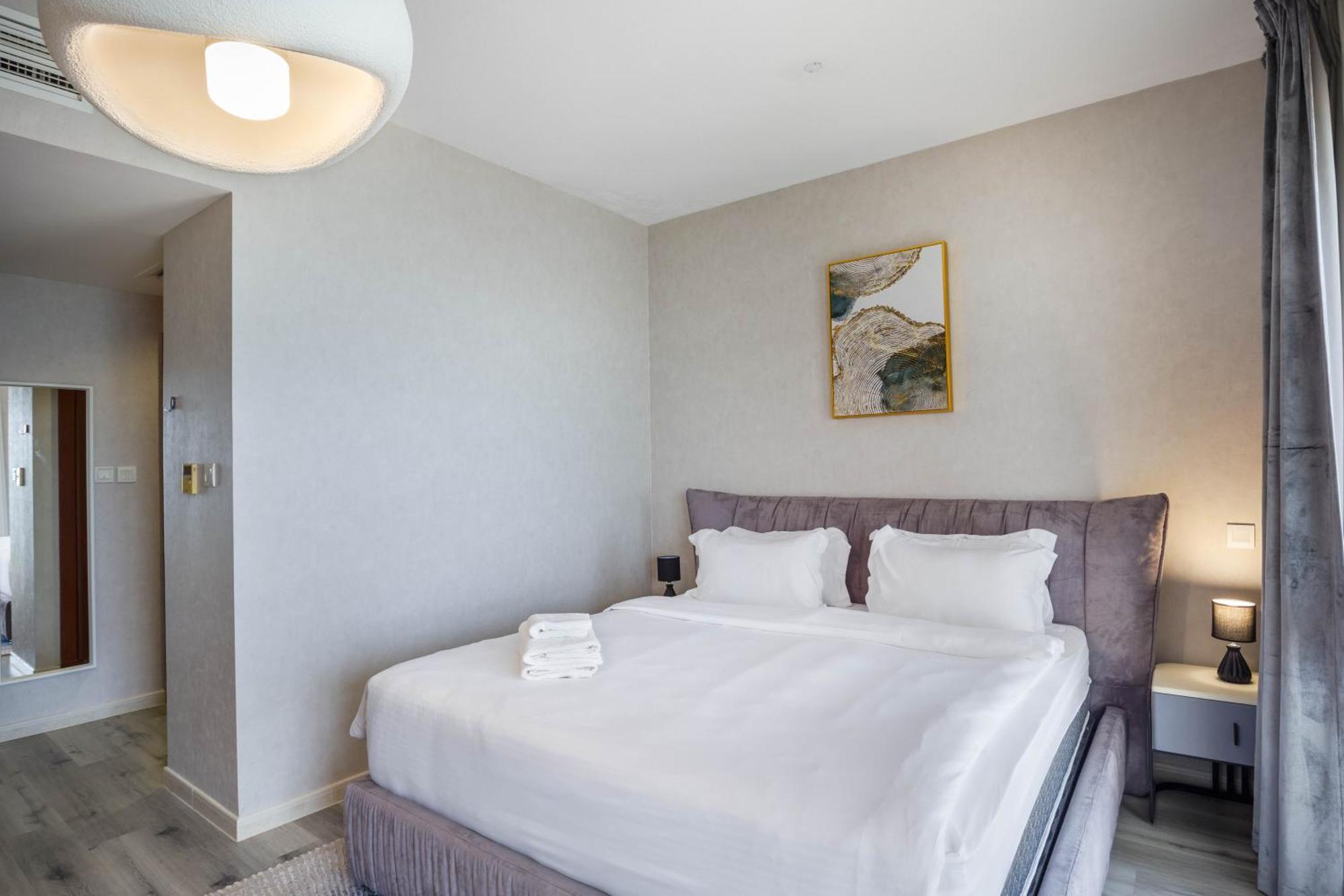 Water Surrounded Beautiful 2br Apartment *