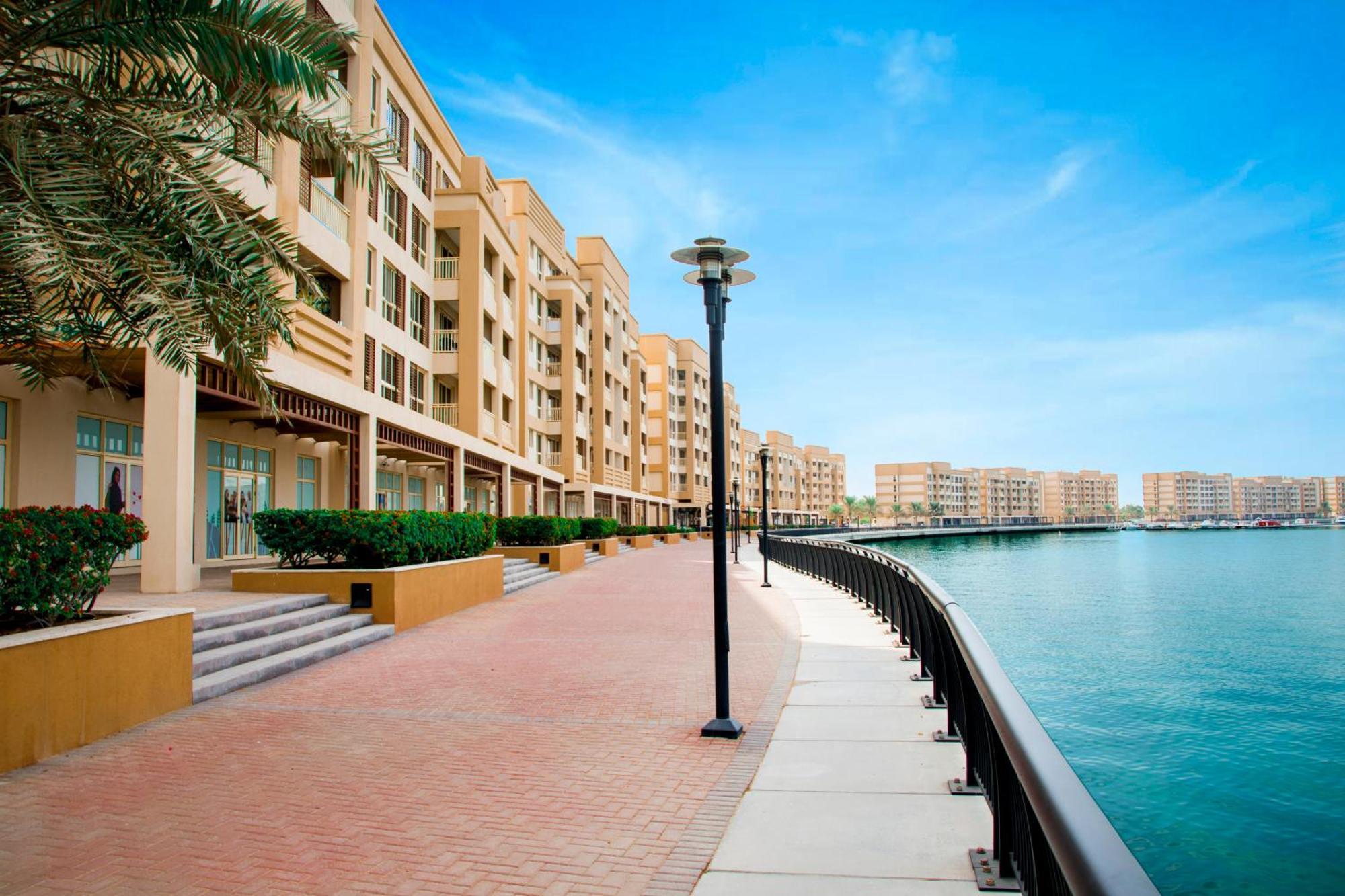 Water Surrounded Beautiful 2br *